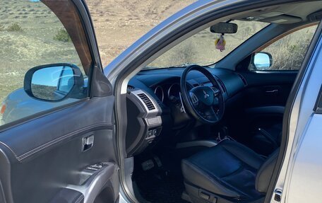 Mitsubishi Outlander III рестайлинг 3, 2011 год, 1 400 000 рублей, 10 фотография