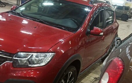 Renault Sandero II рестайлинг, 2021 год, 1 130 000 рублей, 2 фотография