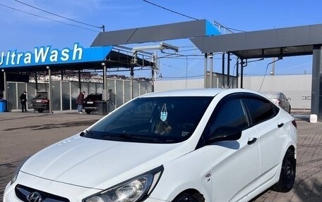 Hyundai Solaris II рестайлинг, 2011 год, 700 000 рублей, 1 фотография