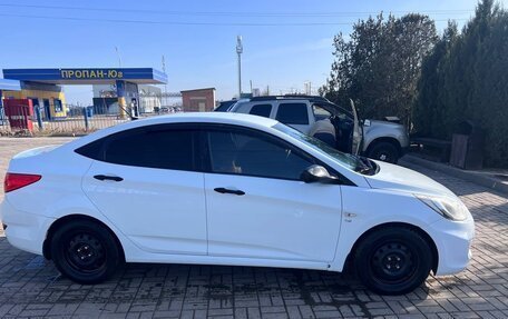 Hyundai Solaris II рестайлинг, 2011 год, 700 000 рублей, 3 фотография