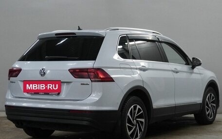 Volkswagen Tiguan II, 2018 год, 2 190 000 рублей, 5 фотография