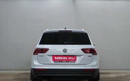 Volkswagen Tiguan II, 2018 год, 2 190 000 рублей, 6 фотография
