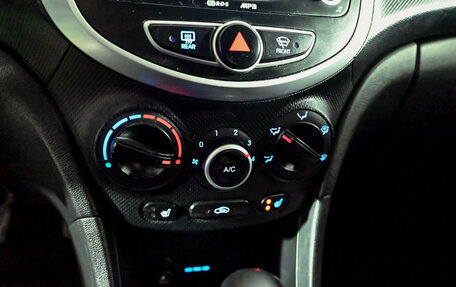 Hyundai Solaris II рестайлинг, 2011 год, 800 000 рублей, 14 фотография