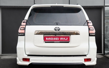 Toyota Land Cruiser Prado 150 рестайлинг 2, 2022 год, 7 990 000 рублей, 5 фотография