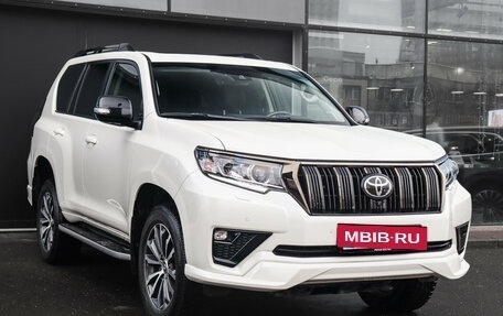 Toyota Land Cruiser Prado 150 рестайлинг 2, 2022 год, 7 990 000 рублей, 3 фотография