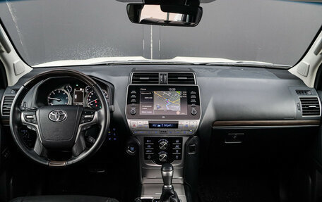 Toyota Land Cruiser Prado 150 рестайлинг 2, 2022 год, 7 990 000 рублей, 11 фотография