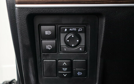 Toyota Land Cruiser Prado 150 рестайлинг 2, 2022 год, 7 990 000 рублей, 20 фотография