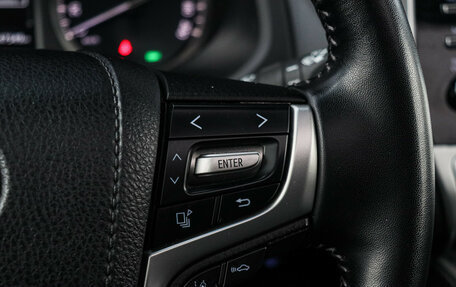 Toyota Land Cruiser Prado 150 рестайлинг 2, 2022 год, 7 990 000 рублей, 32 фотография