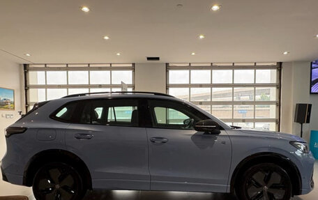 Volkswagen Tiguan, 2025 год, 4 390 000 рублей, 4 фотография