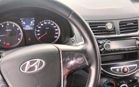 Hyundai Solaris II рестайлинг, 2011 год, 700 000 рублей, 7 фотография