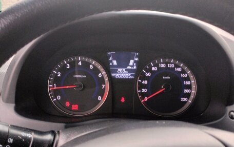 Hyundai Solaris II рестайлинг, 2011 год, 700 000 рублей, 6 фотография