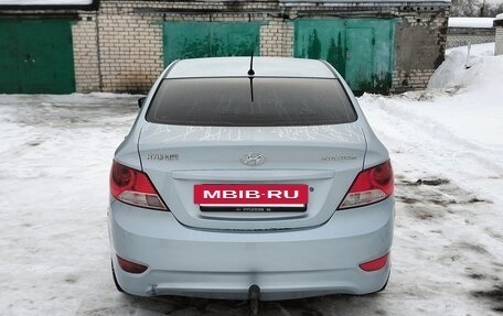 Hyundai Solaris II рестайлинг, 2011 год, 700 000 рублей, 2 фотография