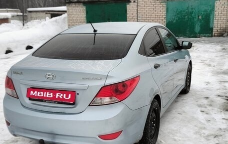 Hyundai Solaris II рестайлинг, 2011 год, 700 000 рублей, 4 фотография