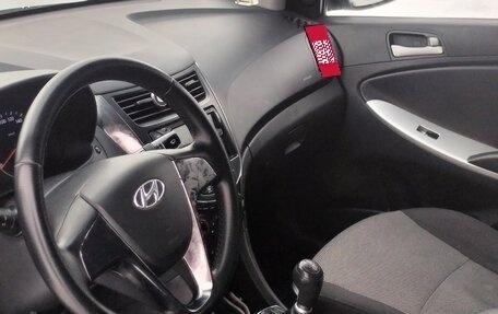 Hyundai Solaris II рестайлинг, 2011 год, 700 000 рублей, 5 фотография