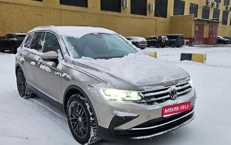 Volkswagen Tiguan II, 2021 год, 2 890 000 рублей, 1 фотография