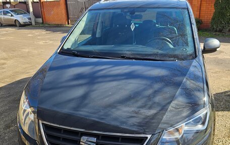 SEAT Alhambra II рестайлинг, 2017 год, 2 600 000 рублей, 1 фотография