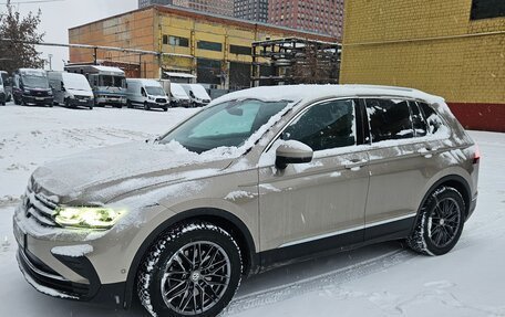 Volkswagen Tiguan II, 2021 год, 2 890 000 рублей, 2 фотография