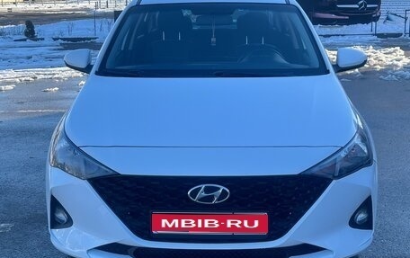 Hyundai Solaris II рестайлинг, 2021 год, 1 фотография