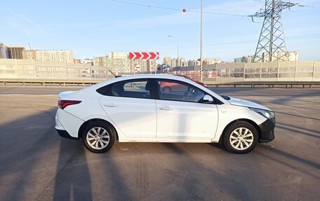 Hyundai Solaris II рестайлинг, 2021 год, 850 000 рублей, 3 фотография