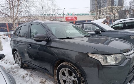 Mitsubishi Outlander III рестайлинг 3, 2014 год, 1 460 000 рублей, 3 фотография