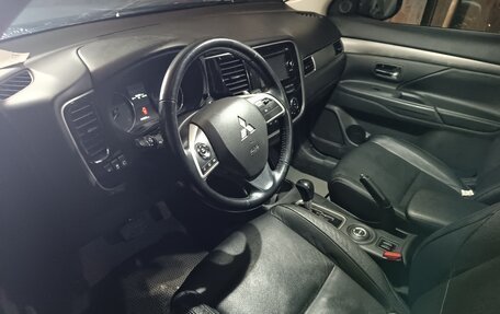 Mitsubishi Outlander III рестайлинг 3, 2014 год, 1 460 000 рублей, 7 фотография