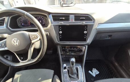 Volkswagen Tiguan II, 2021 год, 2 890 000 рублей, 11 фотография