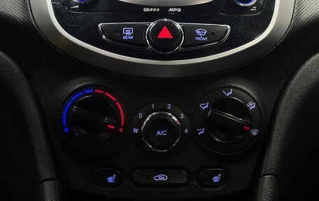 Hyundai Solaris II рестайлинг, 2011 год, 699 999 рублей, 17 фотография