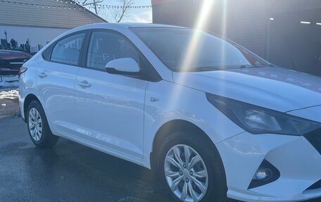 Hyundai Solaris II рестайлинг, 2021 год, 4 фотография