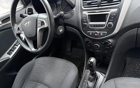 Hyundai Solaris II рестайлинг, 2015 год, 900 000 рублей, 4 фотография