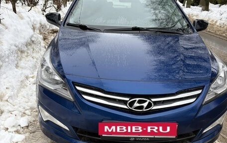 Hyundai Solaris II рестайлинг, 2015 год, 900 000 рублей, 2 фотография