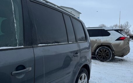 Volkswagen Touran III, 2005 год, 150 000 рублей, 5 фотография