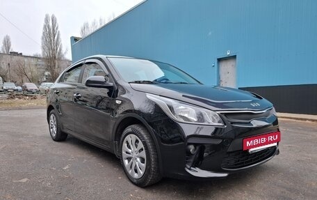 KIA Rio IV, 2017 год, 988 000 рублей, 3 фотография