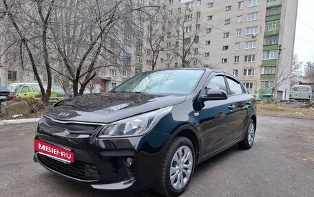 KIA Rio IV, 2017 год, 988 000 рублей, 2 фотография
