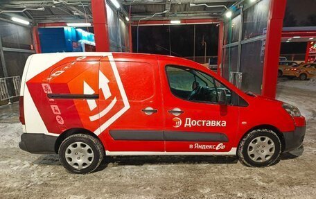 Peugeot Partner II рестайлинг 2, 2011 год, 685 000 рублей, 2 фотография