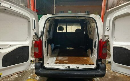 Peugeot Partner II рестайлинг 2, 2011 год, 685 000 рублей, 5 фотография