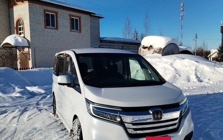 Honda Stepwgn IV, 2017 год, 2 080 000 рублей, 3 фотография