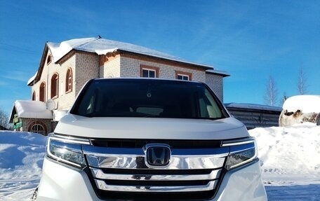 Honda Stepwgn IV, 2017 год, 2 080 000 рублей, 2 фотография