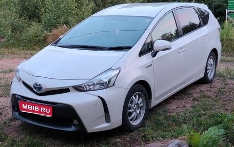 Toyota Prius Alpha I (ZVW40/41), 2015 год, 1 630 000 рублей, 1 фотография