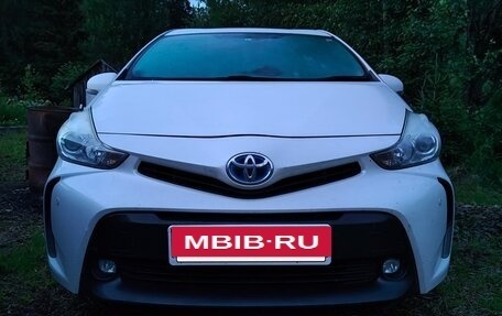 Toyota Prius Alpha I (ZVW40/41), 2015 год, 1 630 000 рублей, 2 фотография