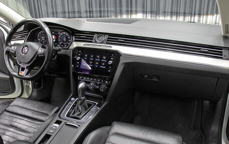 Volkswagen Passat B8 рестайлинг, 2019 год, 2 349 000 рублей, 11 фотография