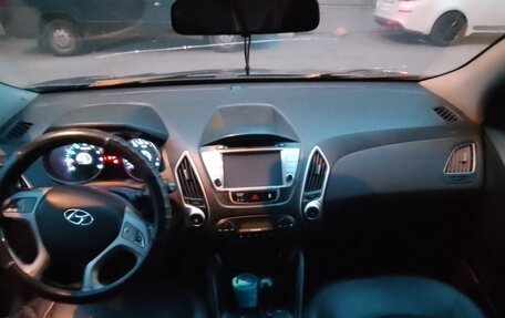 Hyundai ix35 I рестайлинг, 2013 год, 1 050 000 рублей, 6 фотография