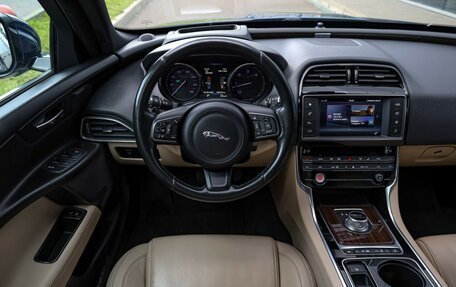 Jaguar XE I рестайлинг, 2015 год, 1 700 000 рублей, 10 фотография