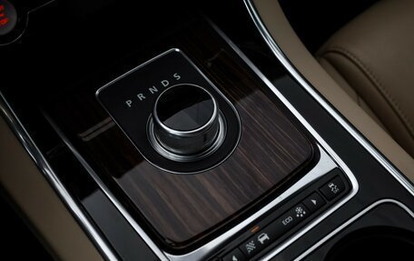 Jaguar XE I рестайлинг, 2015 год, 1 700 000 рублей, 19 фотография