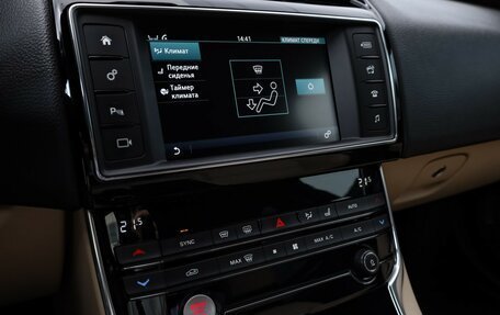 Jaguar XE I рестайлинг, 2015 год, 1 700 000 рублей, 18 фотография