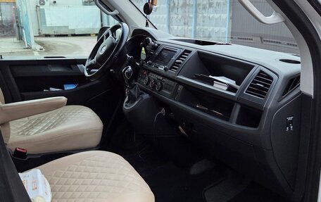 Volkswagen Caravelle T6 рестайлинг, 2017 год, 3 000 000 рублей, 5 фотография