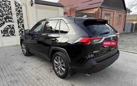 Toyota RAV4, 2021 год, 3 600 000 рублей, 5 фотография