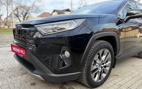 Toyota RAV4, 2021 год, 3 600 000 рублей, 2 фотография