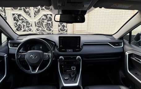 Toyota RAV4, 2021 год, 3 600 000 рублей, 9 фотография