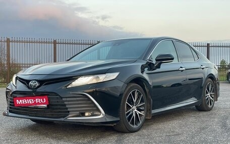 Toyota Camry, 2018 год, 2 395 000 рублей, 3 фотография