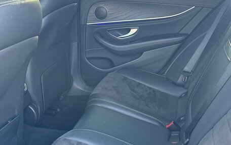 Mercedes-Benz E-Класс, 2021 год, 3 500 000 рублей, 9 фотография